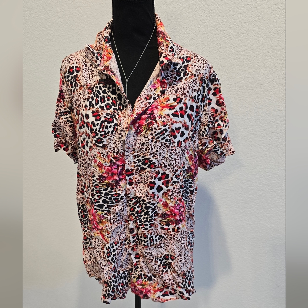 Vibrant Multicolor Button-Up Blouse - Picture 3 of 13